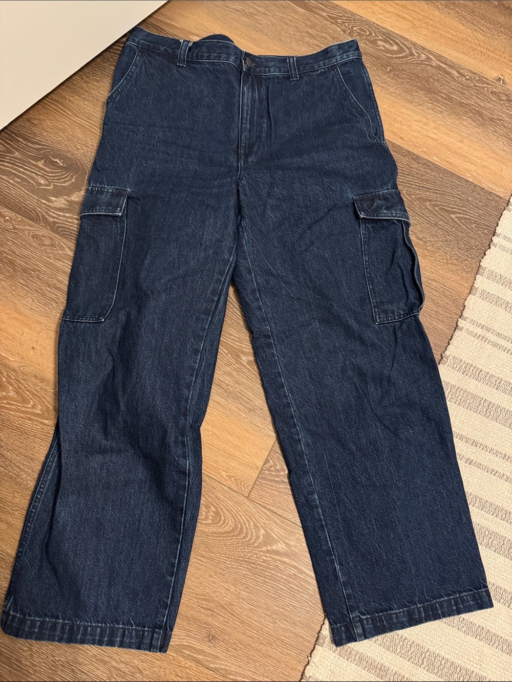 Madewell Low- Slung Dark Blue Cargo Jeans with adjustable waist. Size 32
